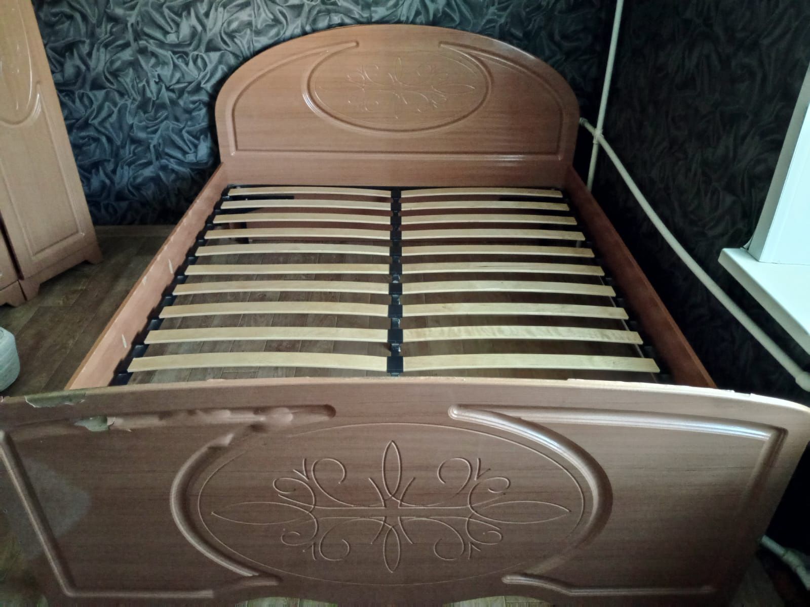 Продам 2-х спальную кровать.