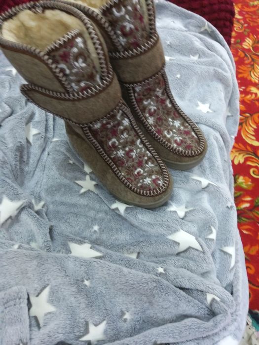 Симпатисные  тёплые бурки.