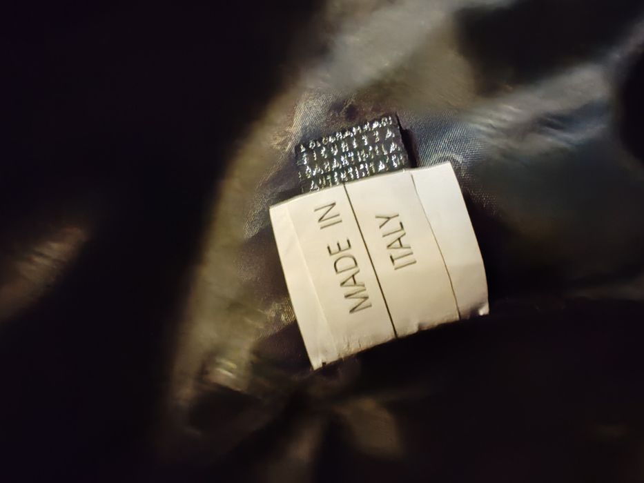 Haină de damă din piele.