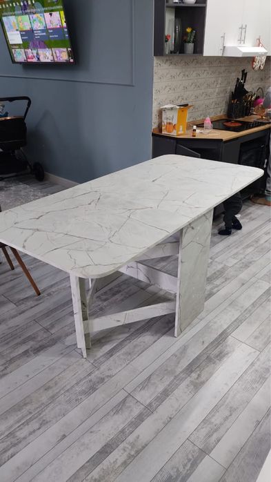 Стол расклодной новый