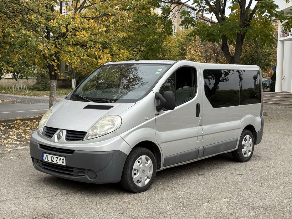 Renault Trafic 2.0 dCi Euro 5 cu 8+1 locuri