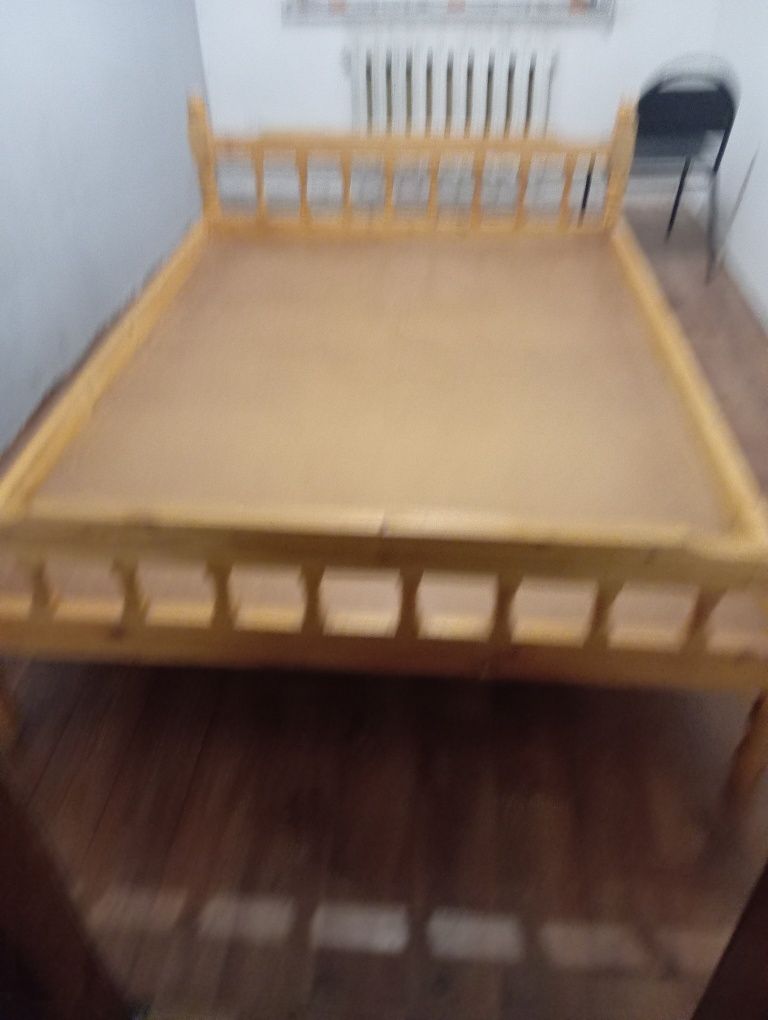 Кровать из чистого дерево