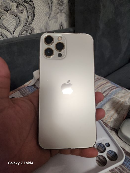 IPhone 12 pro max gold