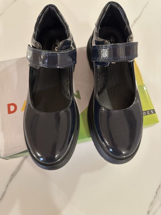 Туфли для школы новые