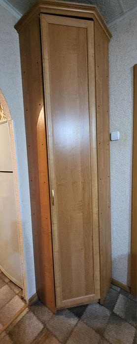 Продам угловую прихожую