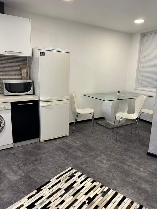 Дава се под наем Двустаен апартамент в Варна, Център - 70 кв.м за 675 € - Снимка #3