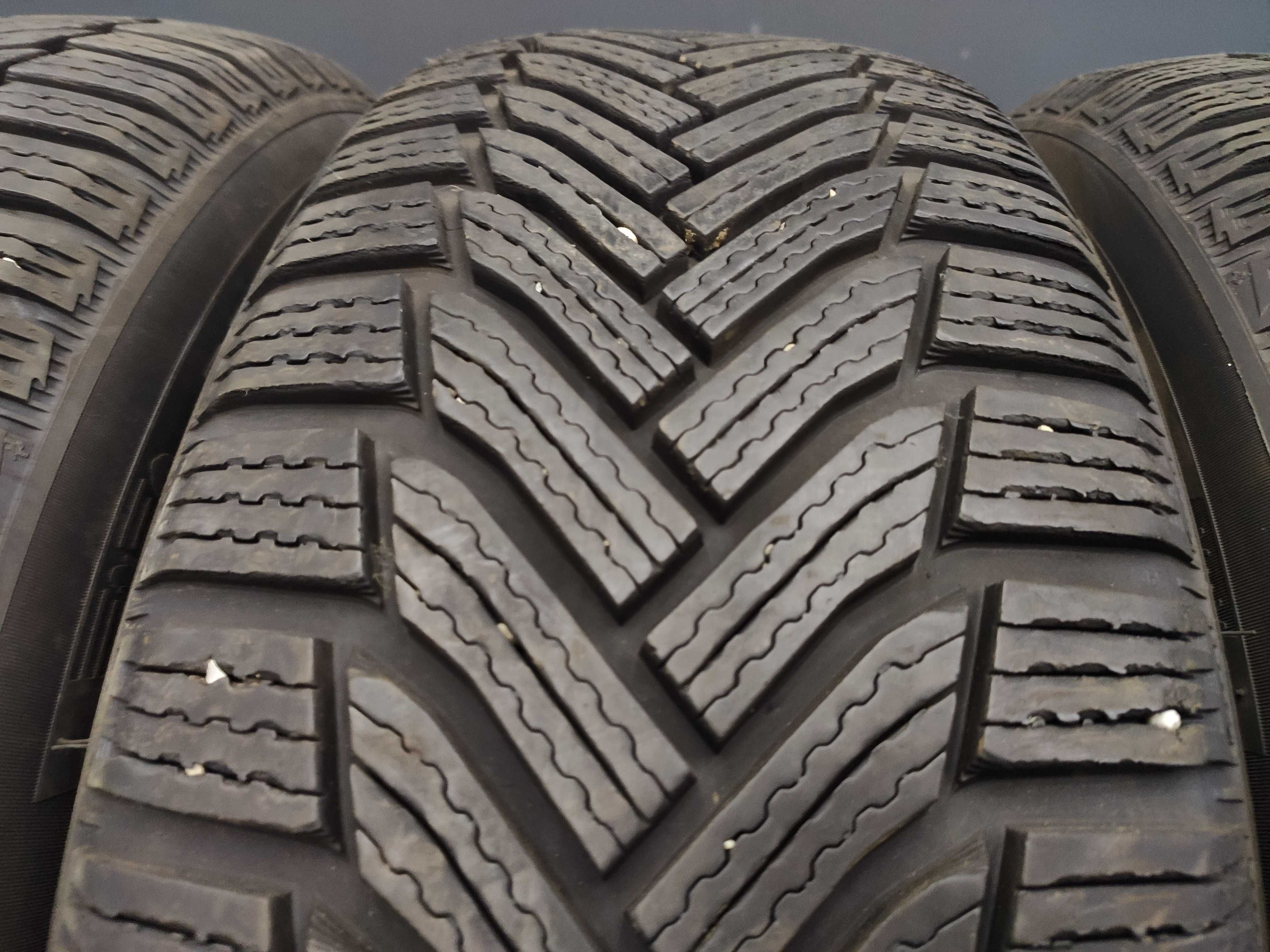 4бр Почти Нови Зимни Гуми 215 65 16 - Michelin