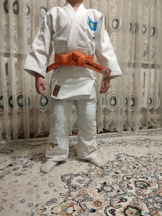 Продаю кимоно.
Одевали всего 1–2 раза, состояние почти новое.
Если инт