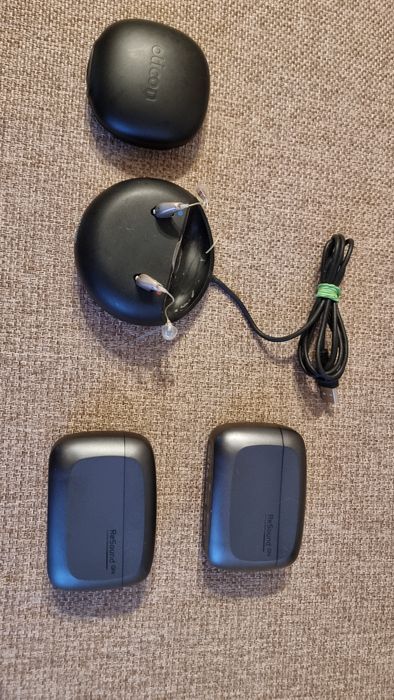Aparate auditive Resound cu dock de incarcare wireless - Oticon More 1
