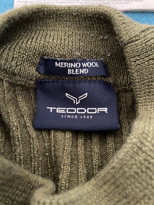 Мъжки вълнен пуловер на Теодор