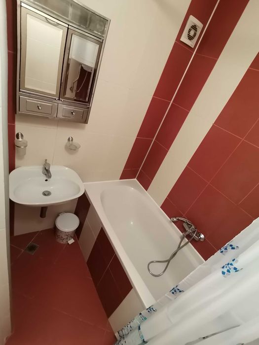 Дава се под наем Двустаен апартамент в Бургас, Център - 68 кв.м за 255 € - Снимка #5