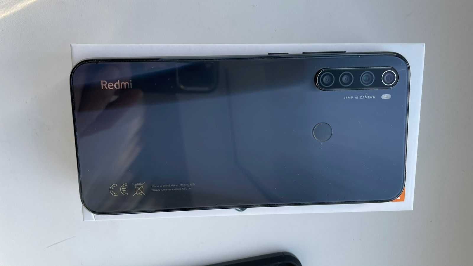 Продам смартфон Redmi note 8 t