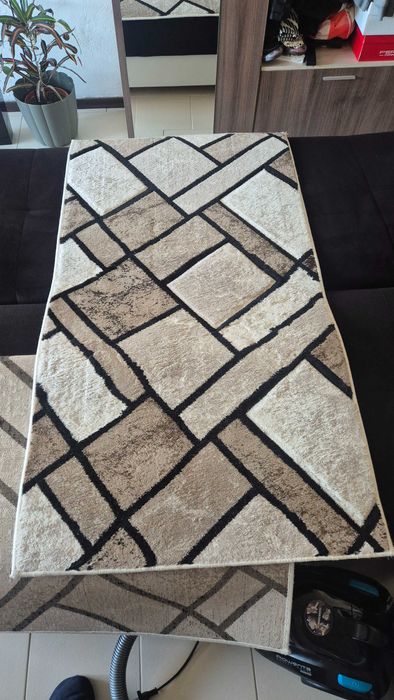 Пътеки 2бр. 150 см на 80см , всяка на цена 20 лева или общо 40лева.