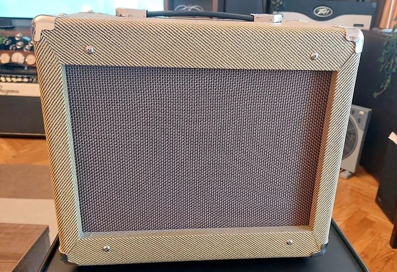 Amplificator combo Career CA25