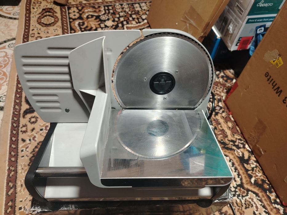 Feliator electric OSTBA, inox, 150 W, capacitate 1000 g, argintiu meta