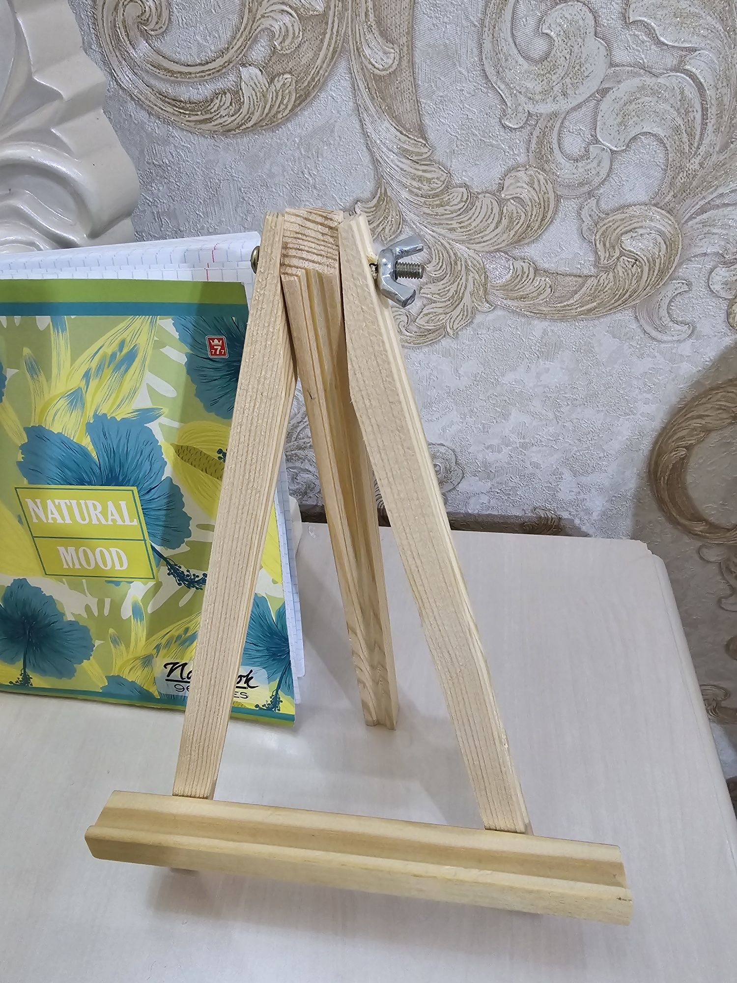 Маленький мольберт