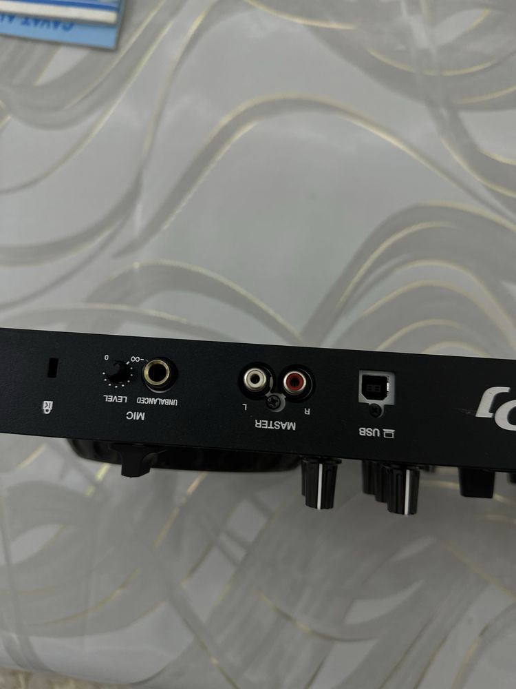 Контроллер DDJ RV1