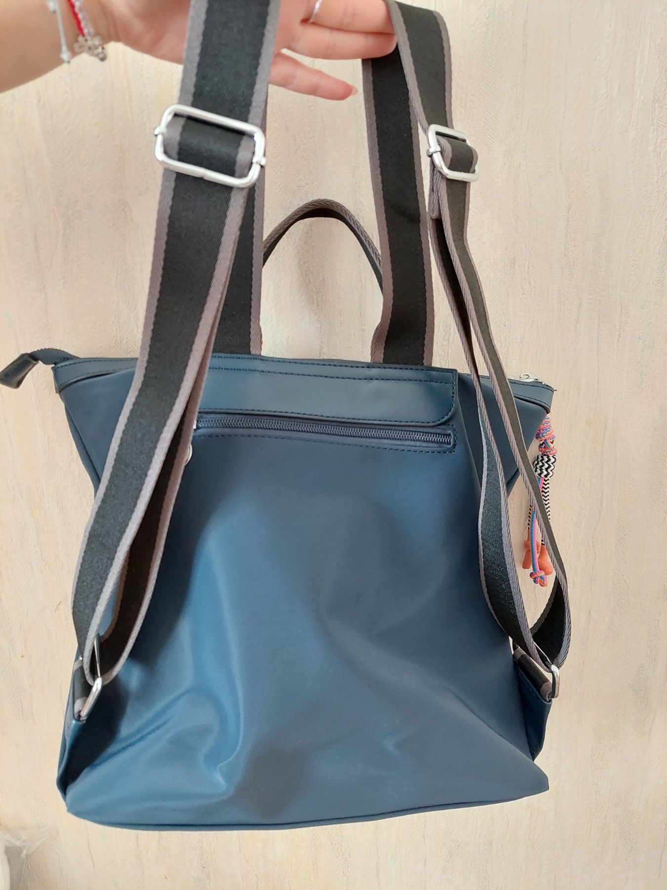 Тъмно синя чанта (нова)