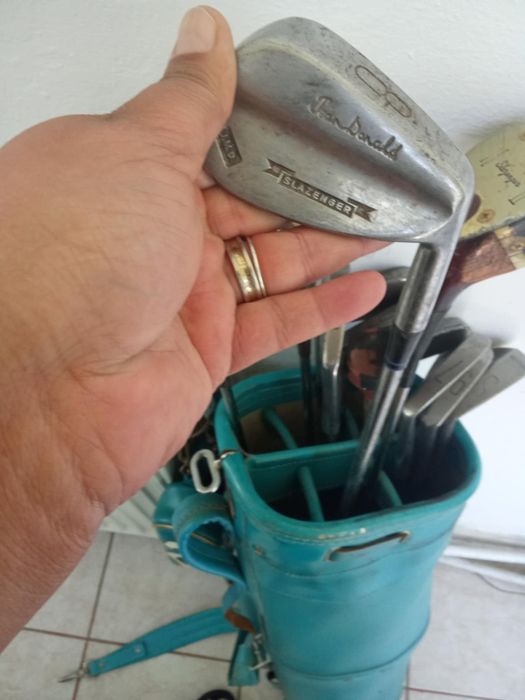 Vând crose de golf