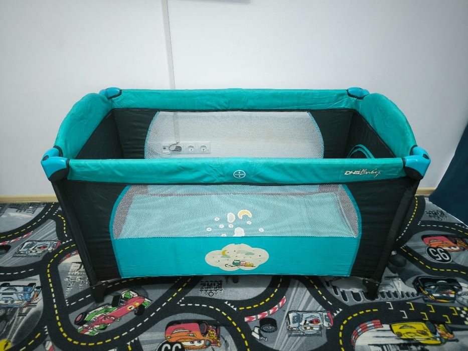 Pătuț pliabil pe două nivele