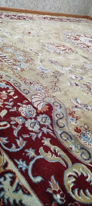ковер бывший в употреблении