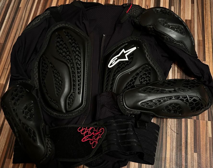 Armură Alpinestars și genunchiere Thor