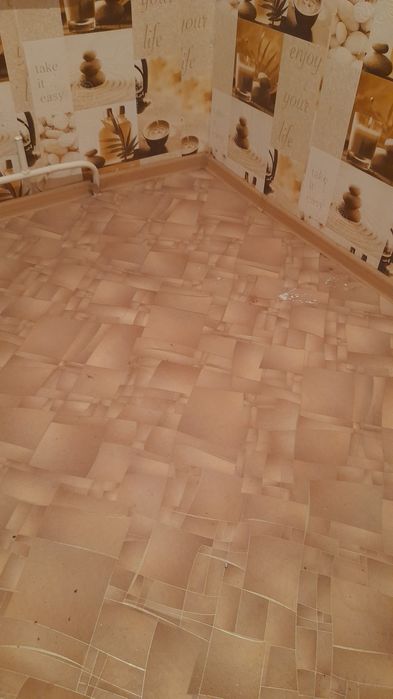 Отдам даром люстры ленолимум двери