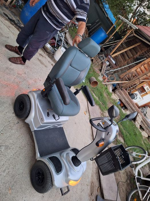 Carucior electric  persoane cu  handicap