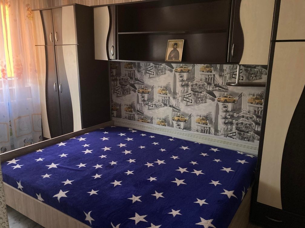 Închiriez apartament