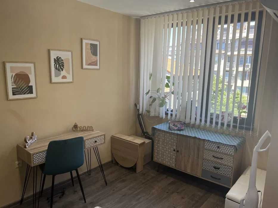 Дава се под наем Двустаен апартамент в Бургас, Зорница - 60 кв.м за 510 € - Снимка #2