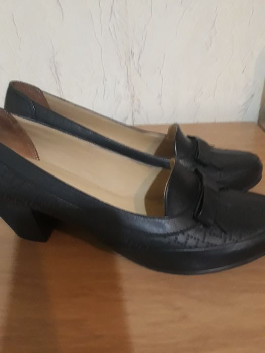 Нови естествена кожа обувки