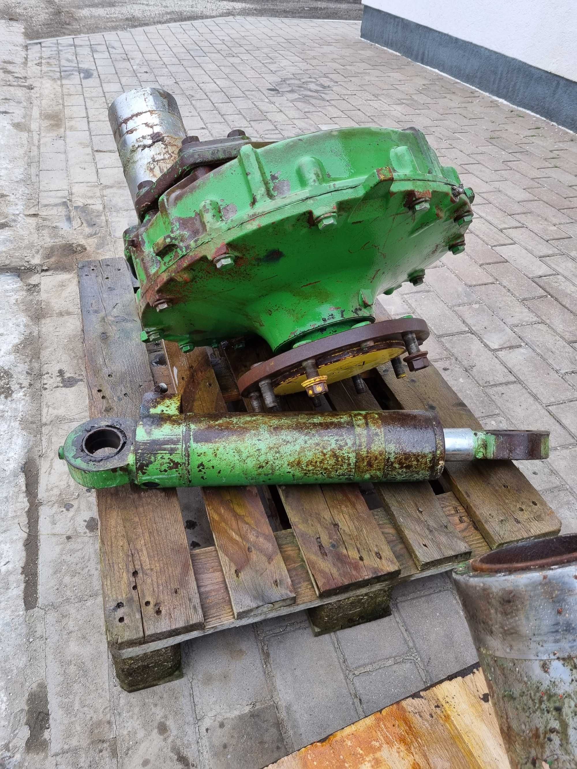 Butuc/transmisie finala combina John Deere 2254, 2256, 2258 HillMaster