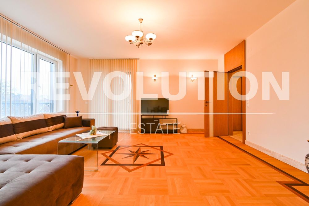 Дава се под наем Четиристаен апартамент в София, Изток - 180 кв.м за 1500 € - Снимка #1