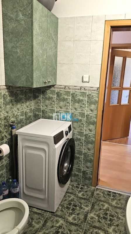 Монолит с 4 отделни стаи до пазара на Гребна база