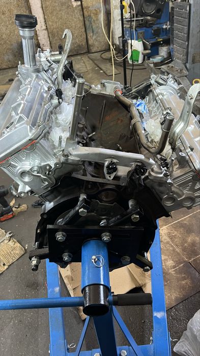 2UZ FE 4.7  в сборе двигател