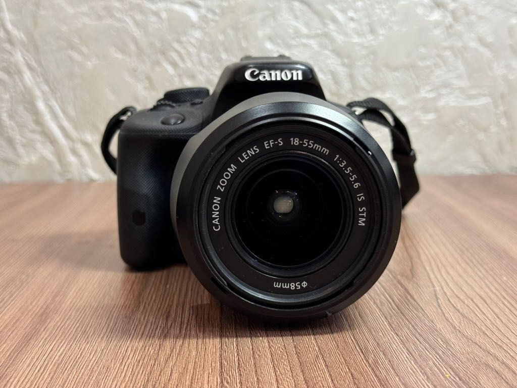 Фотоаппарат Canon 100D с объективом 18-50 мм f/3.5-5.6