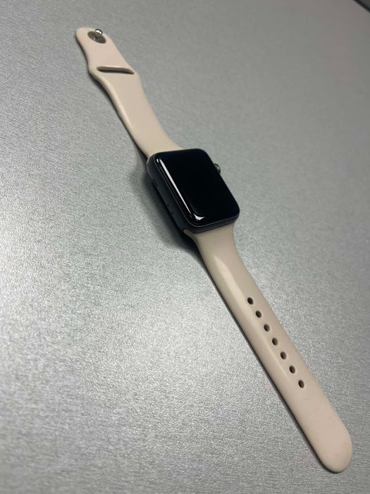 Продавам apple watch series 3 42мм
