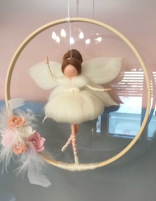 Zânuta balerină- Figurină din lână inspirată din pedagogia Waldorf.