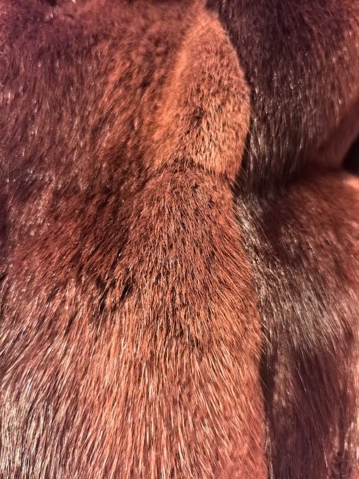 Vând blană naturală de nurcă cu guler de vulpe