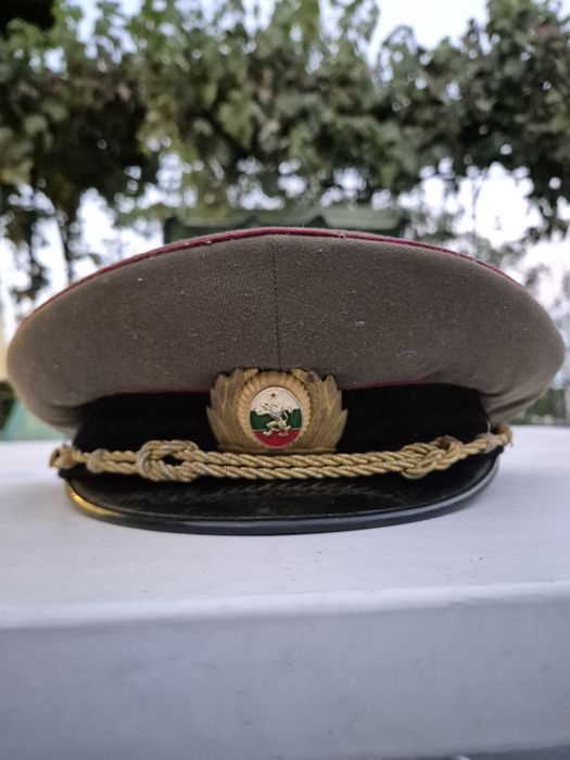 Милиционерска фуражка + соц колани за кобур + шуба
