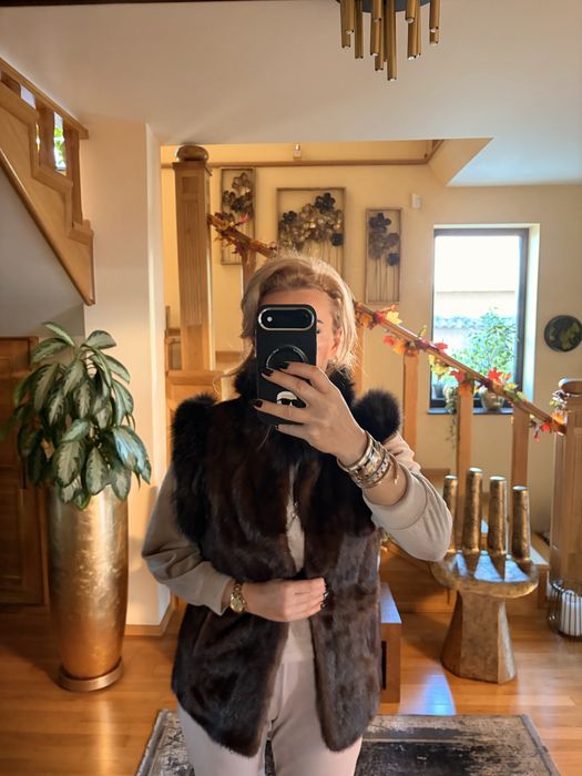 Vesta nurca foarte putin purtata!Marime 38-40