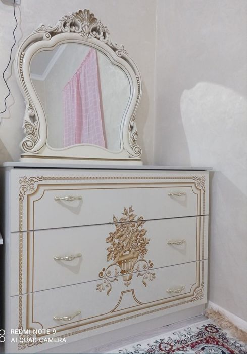 Срочно Продам шкаф комод с зеркалом