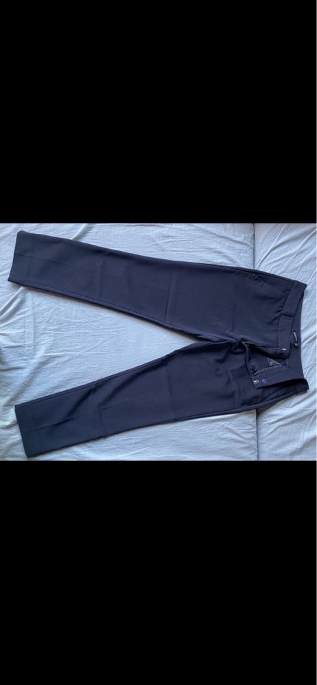 Pantaloni evazati bershka si pantaloni de costum stradivarius