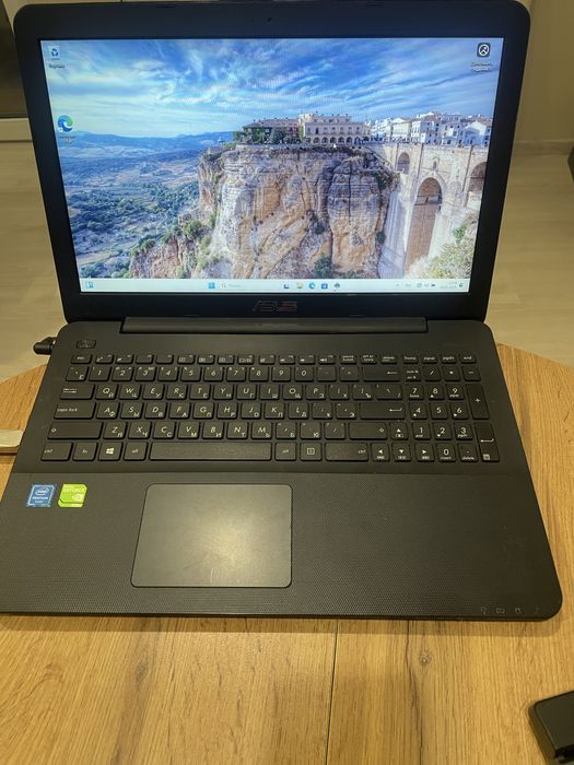 Ноутбук Asus x555