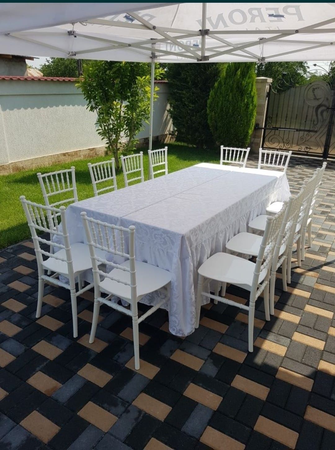 Închiriez/de închiriat,închiriere  mese și scaune chiavari