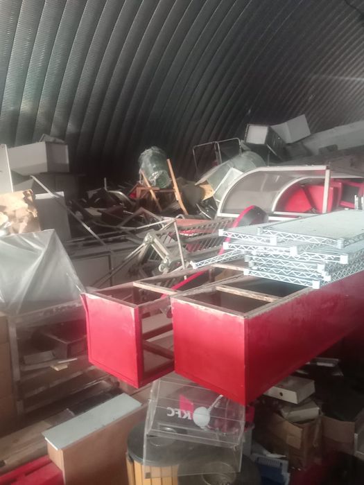 Продаем б/у оборудование и мебель для кафе и ресторанов