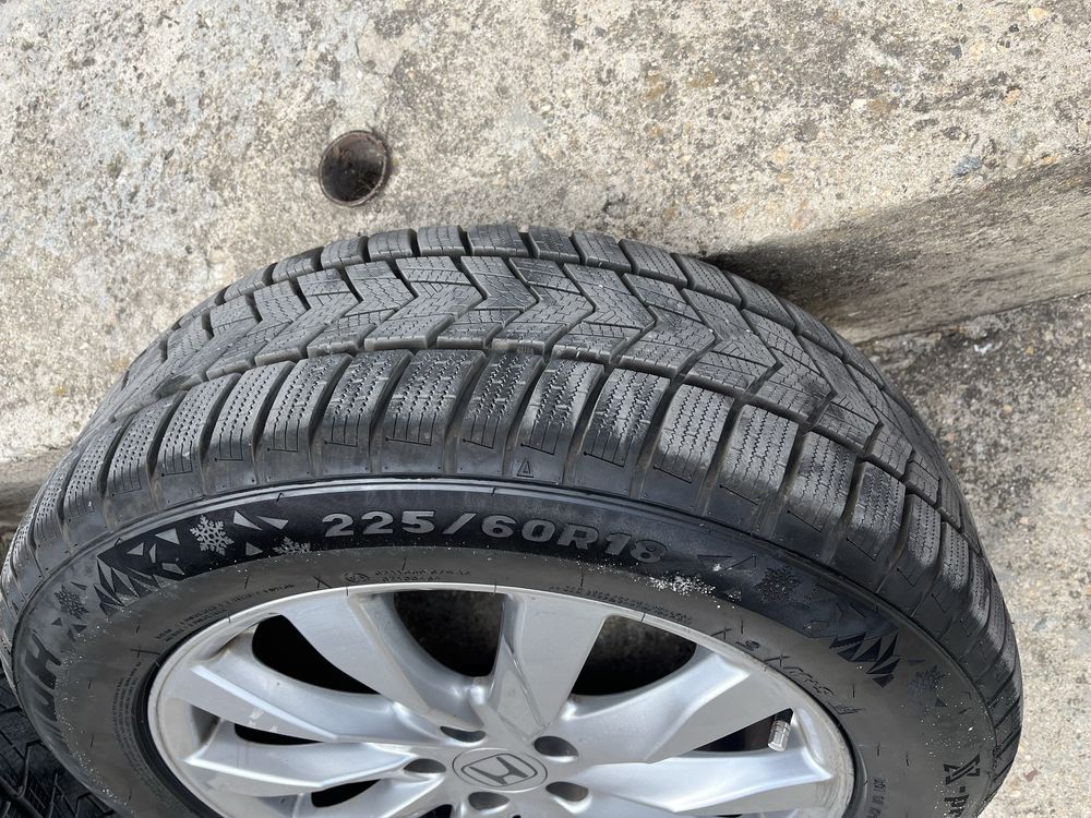225/60R18-зимни гуми
