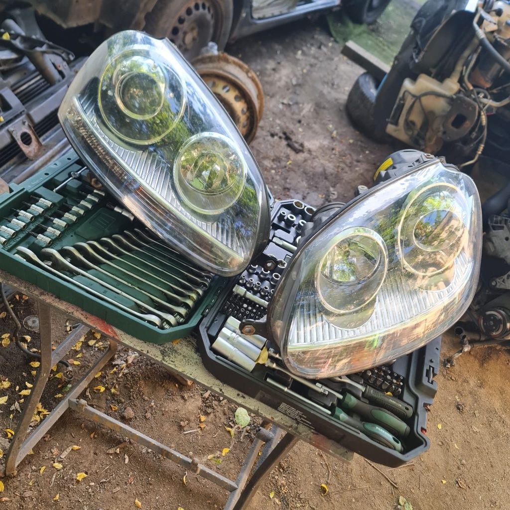 Set faruri xenon golf 5 originale gti r32 cu lupa xenon oem