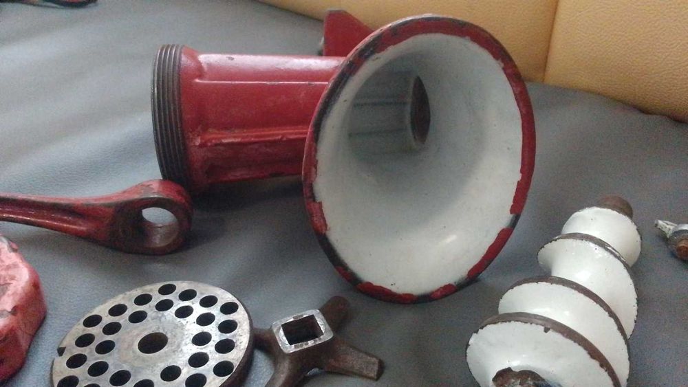 МЕСОМЕЛАЧКА ръчна --здрава РУСКА мелачка за месо или домати