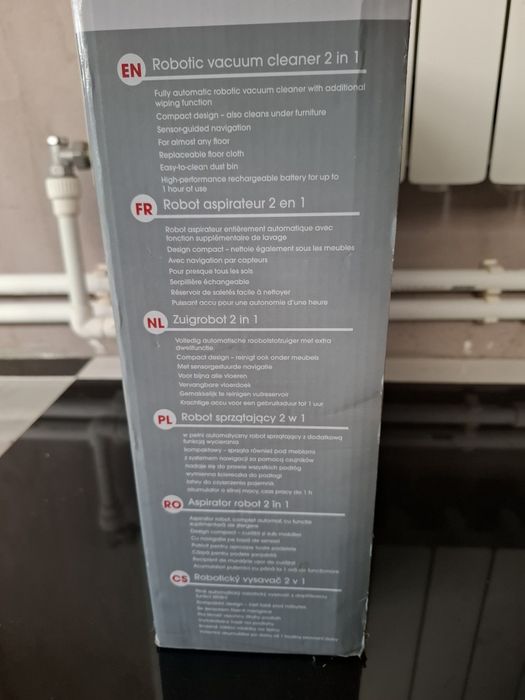 Aspirator robot cu acumulatori